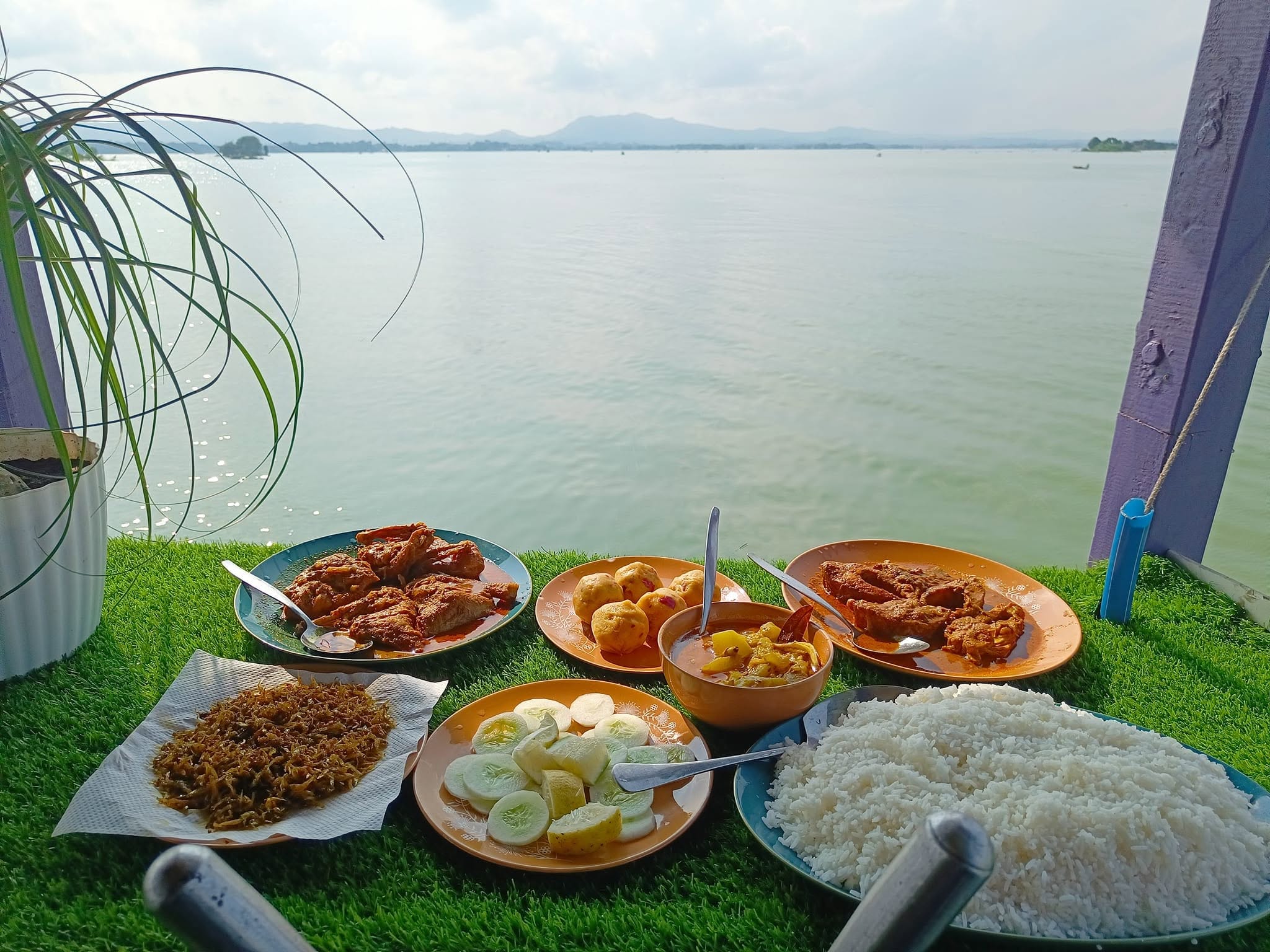 Grand Deck-side Buffet