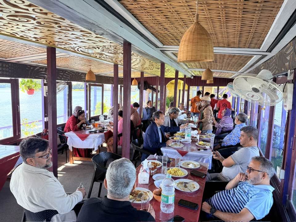 Guests Enjoying a Meal in the Spacious Dining Area